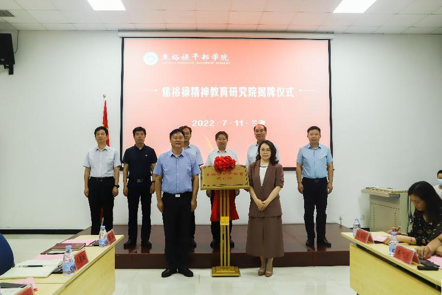 郑州AG尊时凯龙人生就博官方网站：用焦裕禄精神 为学生成才补钙壮骨